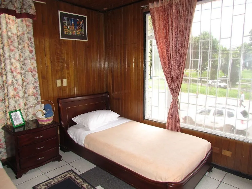 Como En Casa! Restaurante Y Hostal ボゴタ 2*,  コロンビア
